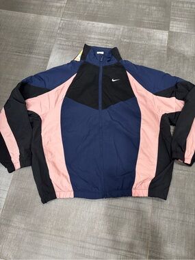 BNWT Vintage Look Nike Windbreaker